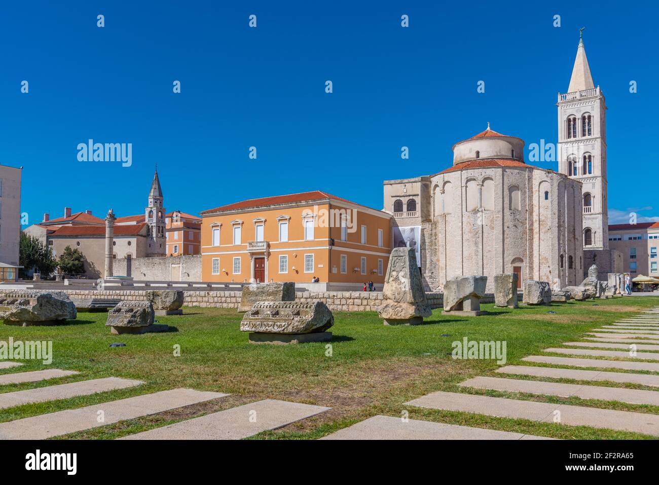 Panorama di Zeleni trg piazza nella città croata Zadar Foto Stock