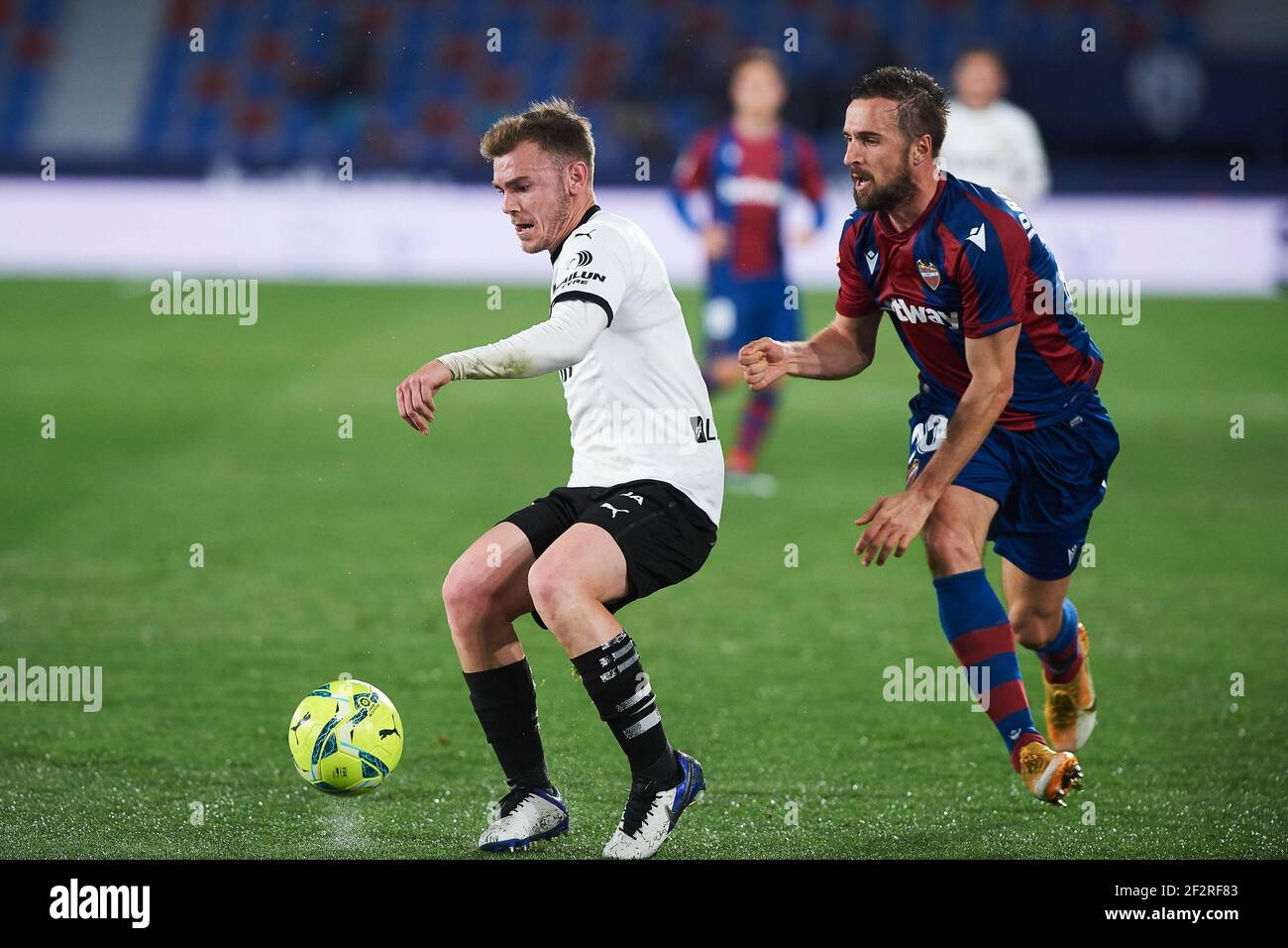 Toni Lato di Valencia CF e Jorge Miramon di Levante UD durante il campionato spagnolo la Liga Football Match tra Levante e Valencia il 12 marzo 2021 all'Estadio Ciutat de Valencia a Valencia, Spagna - Foto Maria Jose Segovia / Spagna DPPI / DPPI / LiveMedia Foto Stock