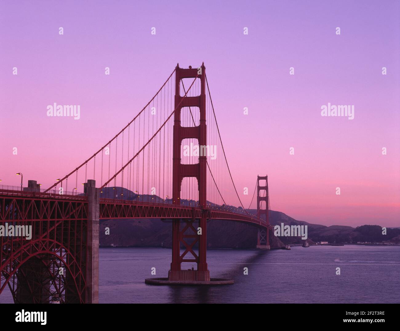 STATI UNITI. California. San Francisco. Golden Gate Bridge al tramonto. Foto Stock