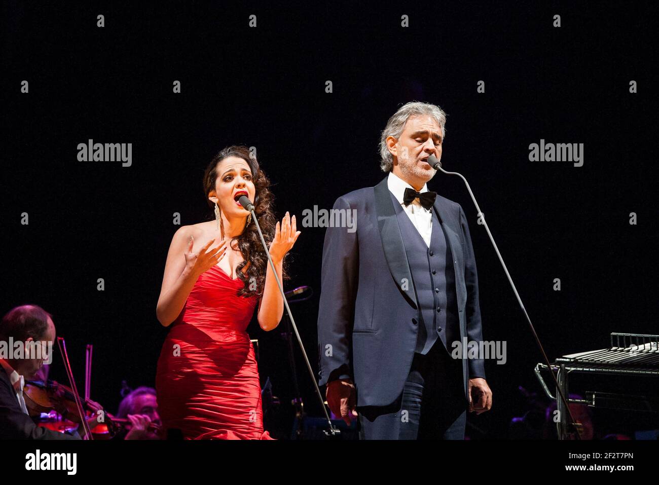 Il soprano Maria Aleida si unisce ad Andrea Bocelli sul palco O2 Arena Greenwich - Londra Foto Stock
