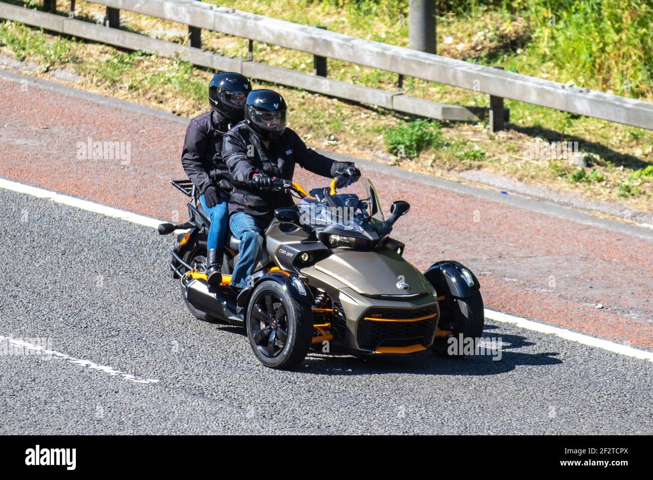 CAN-Am Spyder F3 S; motocicletta a 3 ruote, Trike a 3 ruote, progettazione  di motociclette, progettazione di biciclette, Custom Trikes, triciclo  motorizzato, triciclo a motore, motociclisti a tre ruote che guidano a