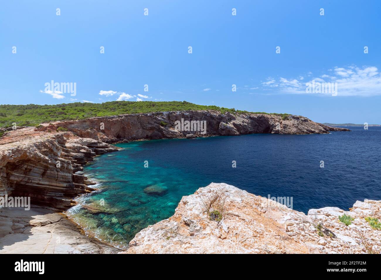 Splendida vista panoramica sulla baia SA Galera. Ibiza, Isole Baleari, Spagna Foto Stock