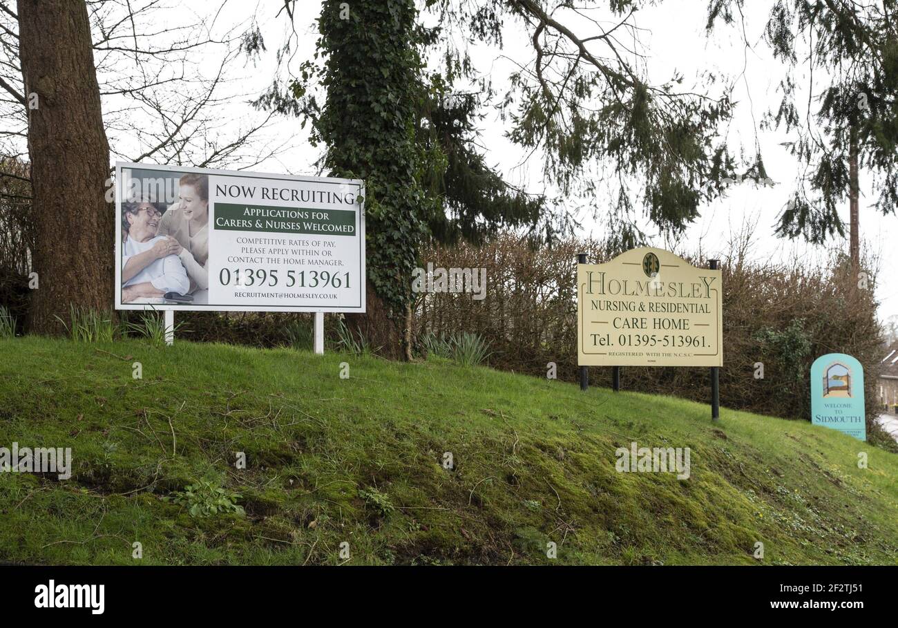 Holmesley Nursing and Residential Care Home, una casa di cura appartata a Sidford, alla periferia di Sidmouth, Devon, dove nove residenti sono morti entro i giorni di Covid 19. Due membri del personale sono stati arrestati e rilasciati in cauzione, accusati di negligenza intenzionale. Foto Stock