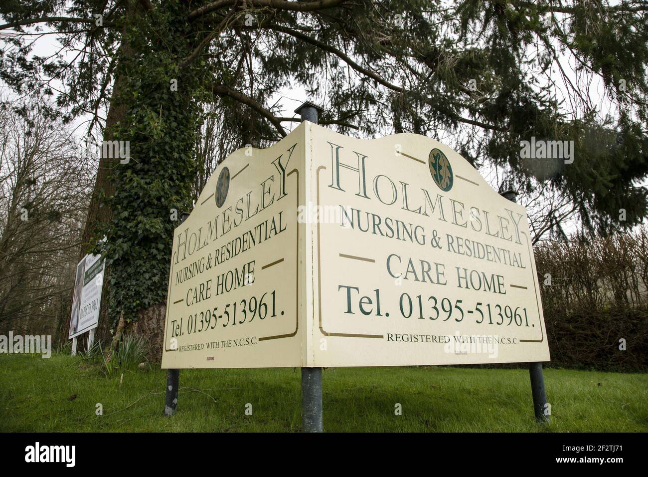 Holmesley Nursing and Residential Care Home, una casa di cura appartata a Sidford, alla periferia di Sidmouth, Devon, dove nove residenti sono morti entro i giorni di Covid 19. Due membri del personale sono stati arrestati e rilasciati in cauzione, accusati di negligenza intenzionale. Foto Stock