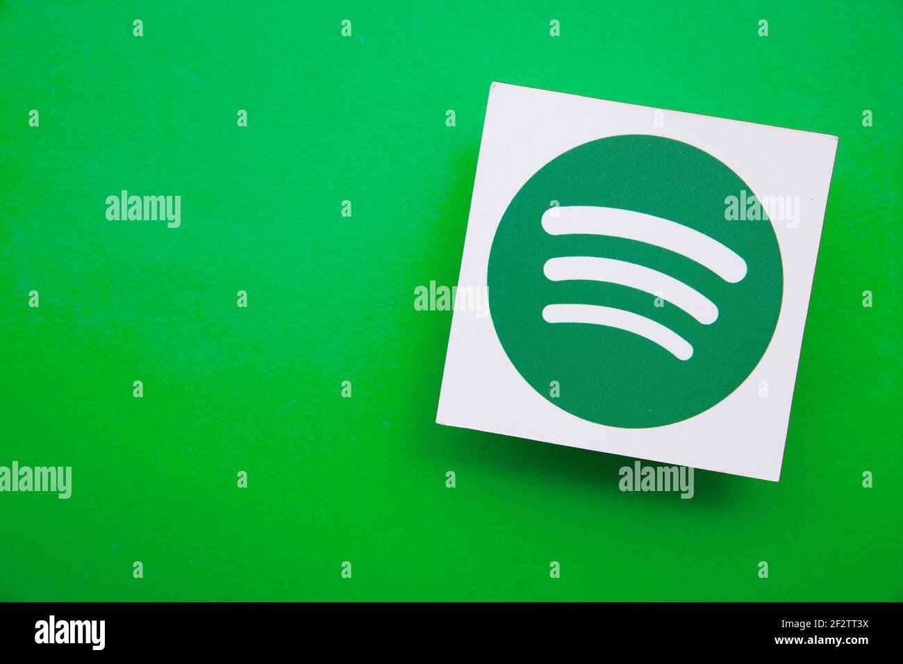 LONDRA, Regno Unito - Marzo 2021: Logo del servizio di streaming audio e musica Spotify Foto Stock