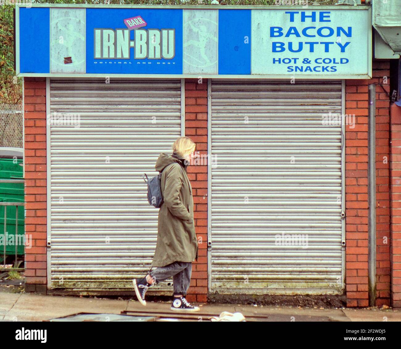 Glasgow, Scozia, Regno Unito. 13 marzo 2021. Regno Unito Meteo: Pioggia torrenziale e forti venti con più a venire ha visto intervalli di sole con la primavera in aria sulla città. Credit: Gerard Ferry/Alamy Live News Foto Stock