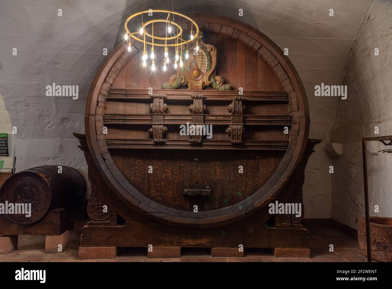 Grande Heidelberg Tun, è una grande iva del vino contenuta all'interno delle cantine del Castello di Heidelberg., Germania Foto Stock