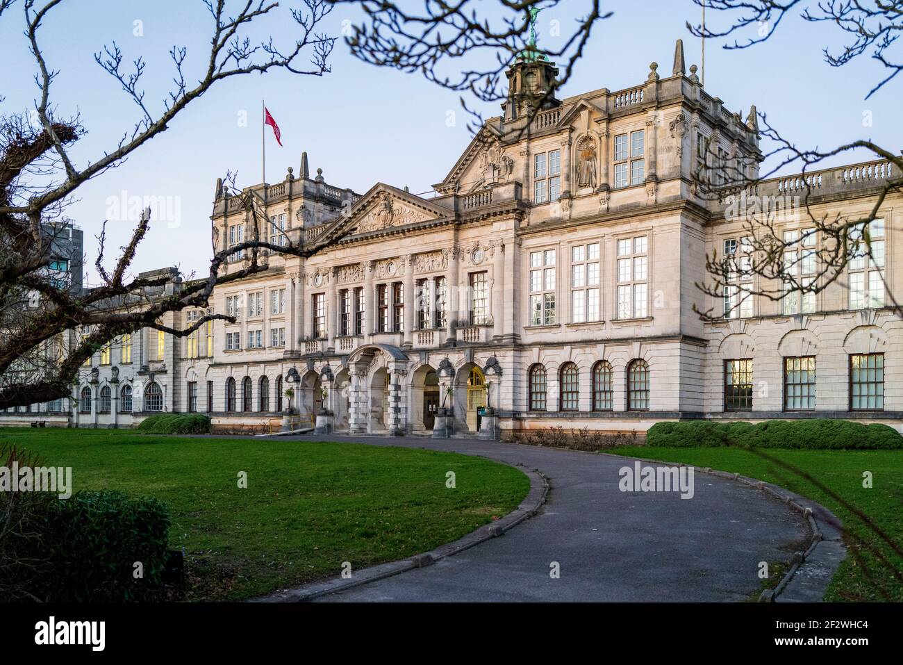 Vista generale dell'edificio principale dell'Università di Cardiff a Cardiff, Galles, Regno Unito. Foto Stock