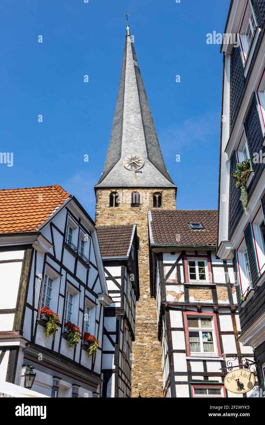 Chiesa storica di St.-Georgs-Kirche nel centro storico di Hattingen, Ruhr Area, Nord Reno-Westfalia, Germania Foto Stock