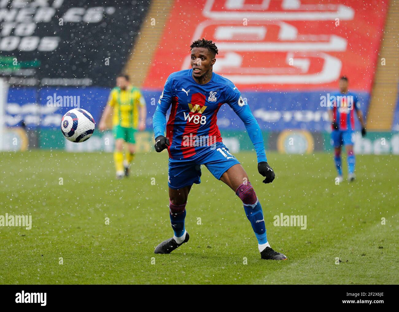 10/13 marzo 2021; Selhurst Park, Londra, Inghilterra; Premier League Football inglese, Crystal Palace contro West Bromwich Albion; Wilfried Zaha del Crystal Palace Foto Stock
