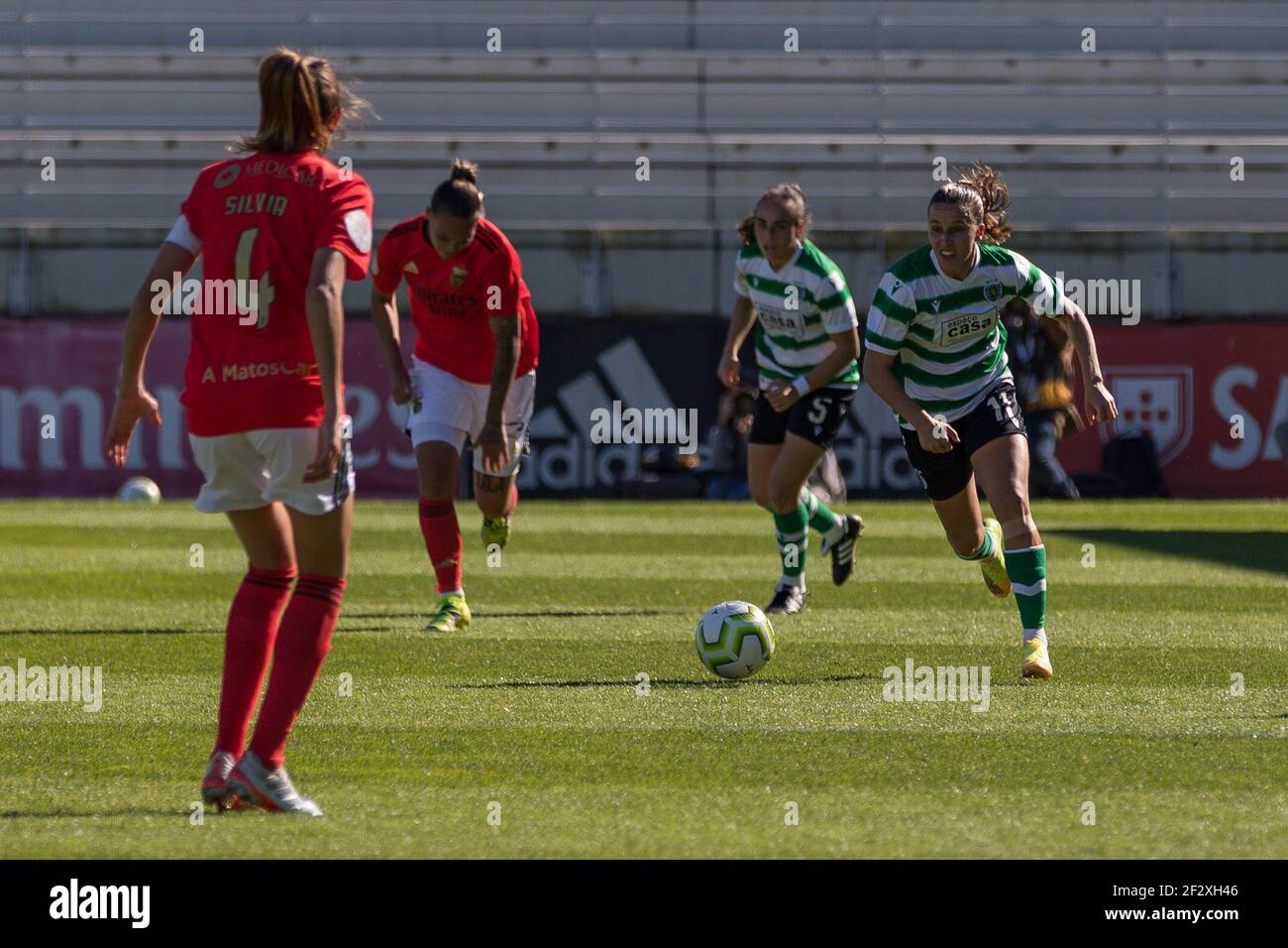 Seixal, Portogallo. 13 marzo 2021. Seixal, Portogallo. Centrocampista sportivo dal Portogallo Tatiana Pinto (11) in azione durante il gioco tra SL Benfica vs Sporting CP Credit: Alexandre de Sousa/Alamy Live News Foto Stock