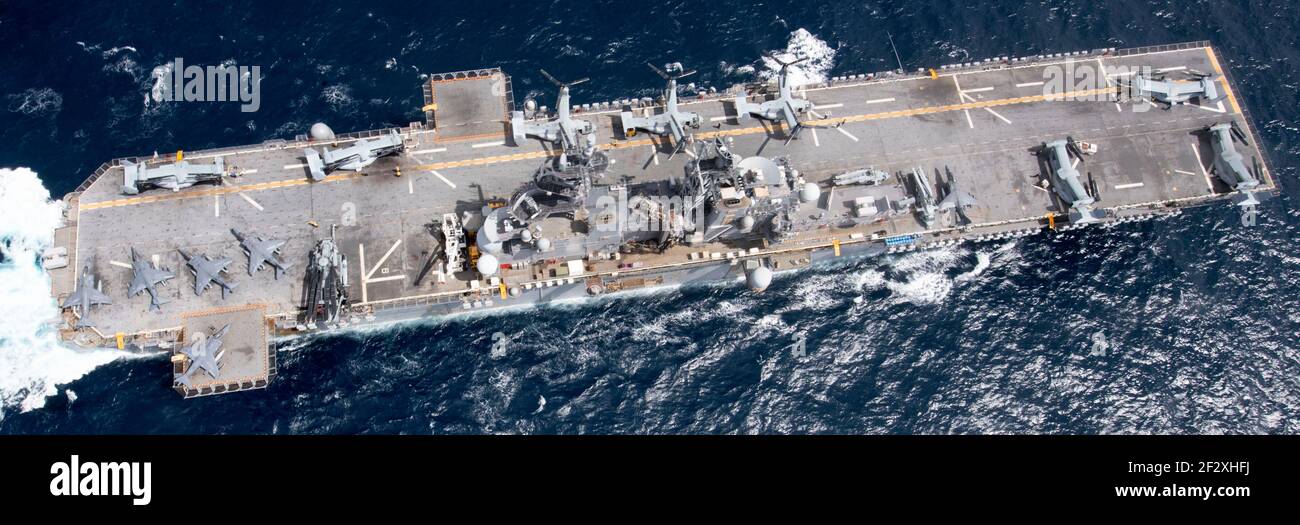 La nave d'assalto anfibia USS Iwo Jima della marina degli Stati Uniti conduce le operazioni di routine nell'Oceano Atlantico 4 marzo 2021 al largo della costa di Norfolk, Virginia. Foto Stock
