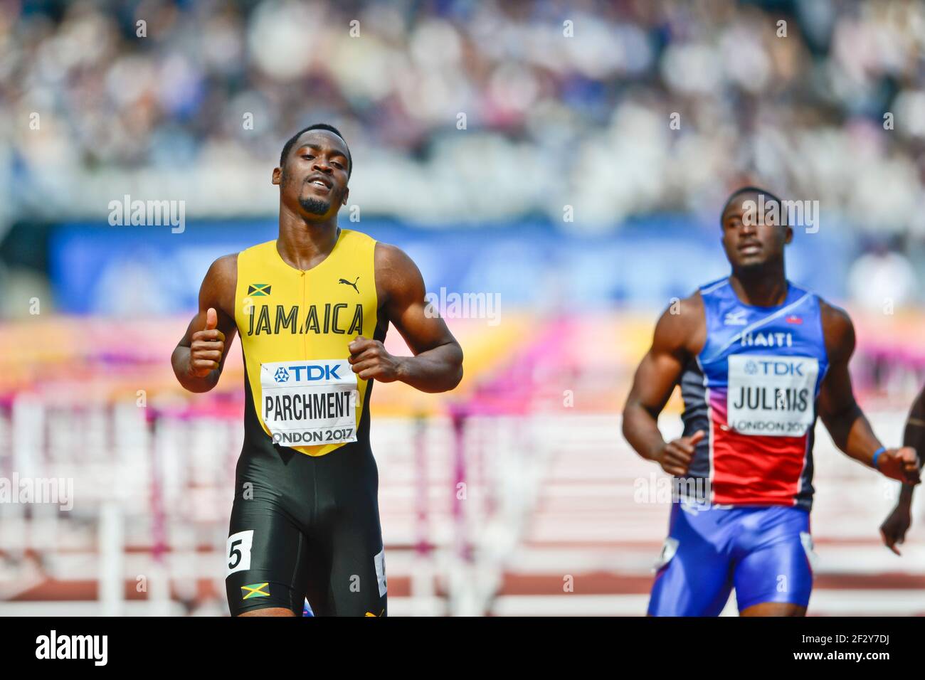 Hansle pergamena (Giamaica), Jeffrey Julmis (Haiti).110m ostacoli uomini, riscaldatori. IAAF World Athletics Championships, Londra 2017 Foto Stock