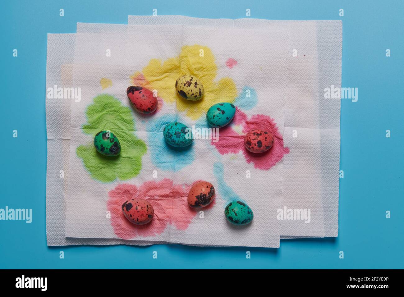 colori diversi per le uova da colorare di pasqua colori diversi per pasqua Foto Stock