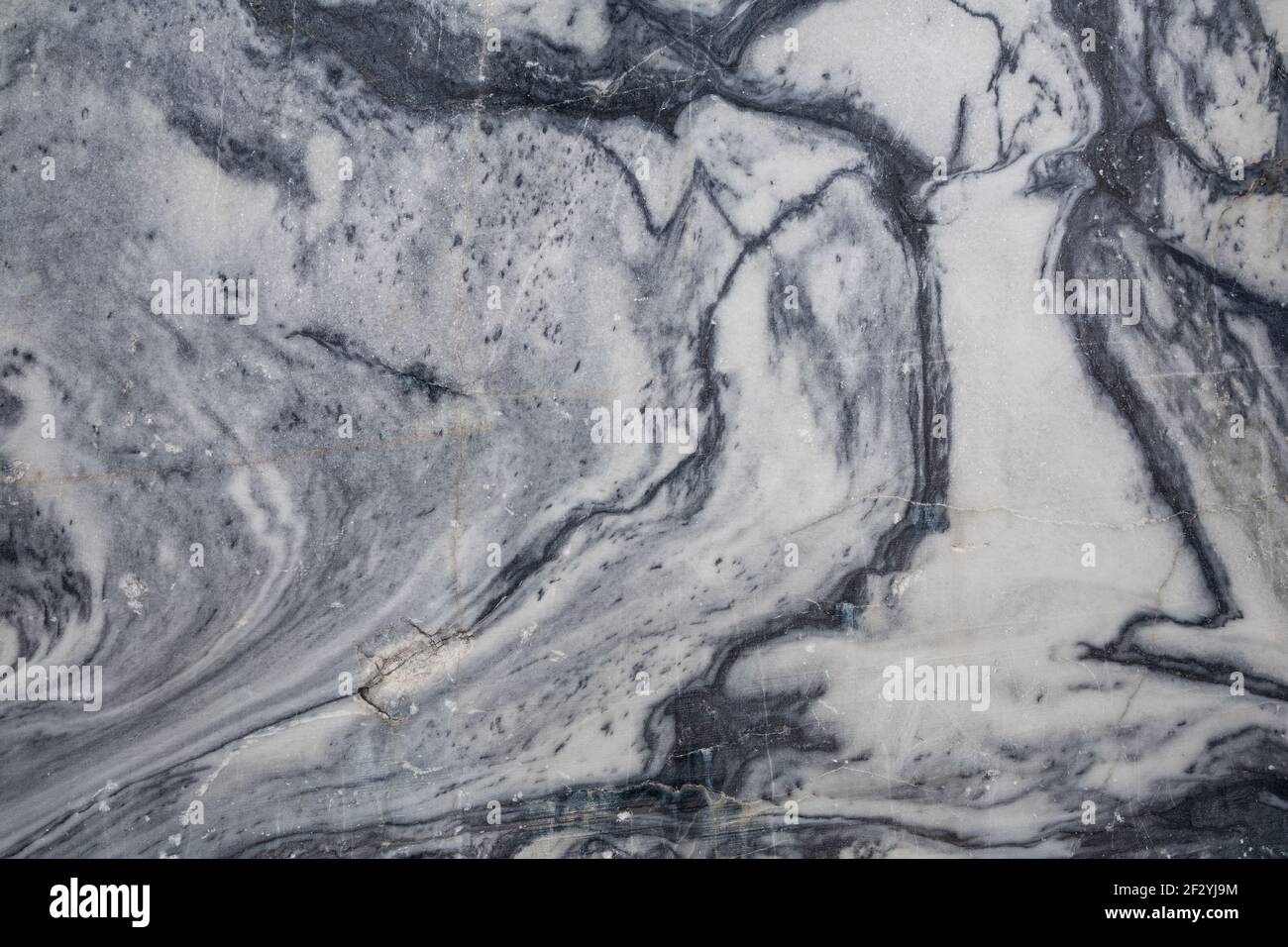 Sfondo in marmo naturale. Frammento della parete di una cava di marmo a Ruskeala, Carelia Foto Stock