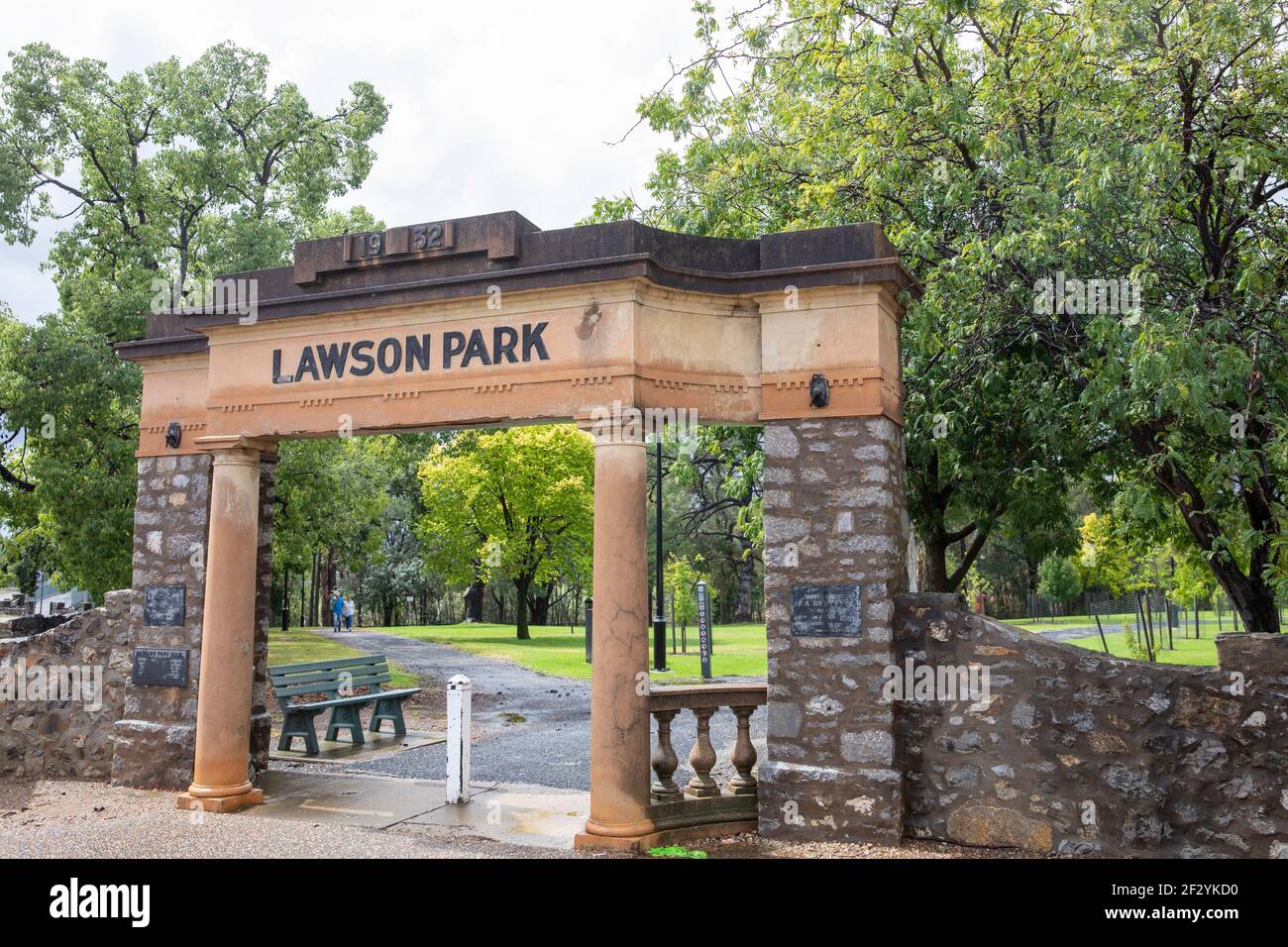 Centro di Mudgee, spazio verde al Lawson Park a Mudgee, New South Wales regionale, Australia. Il parco prende il nome da Henry Lawson, poeta australiano Foto Stock
