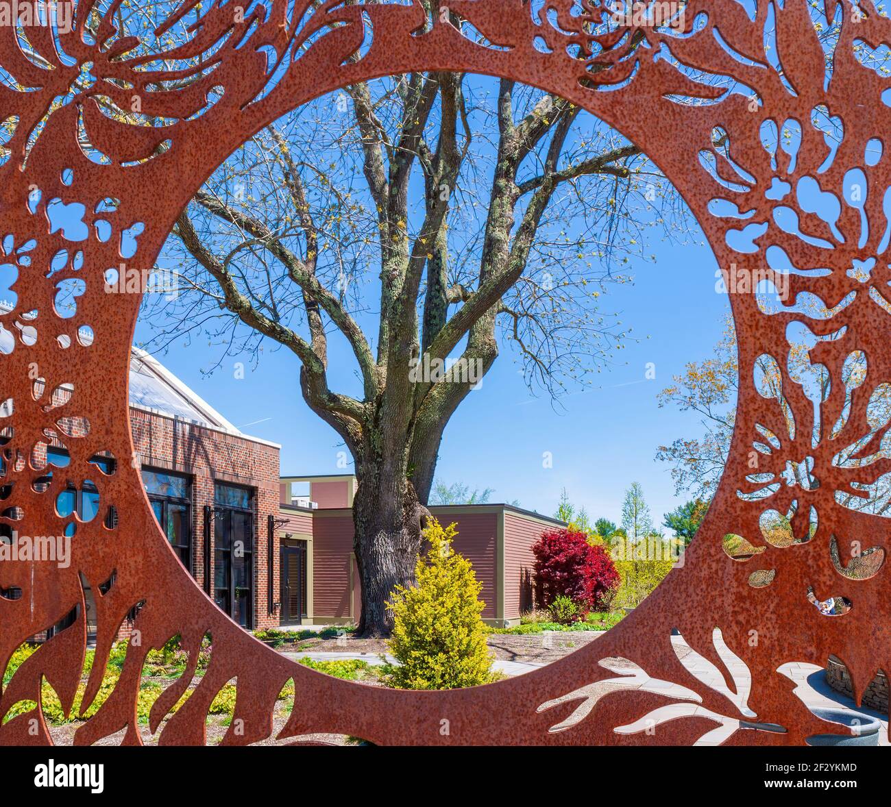 The Court: Garden Away Reach – un giardino accessibile con sedia a rotelle, riconosciuto con un premio per il design accessibile. Giardino botanico del New England a Tower Hill, Massachusetts. Foto Stock