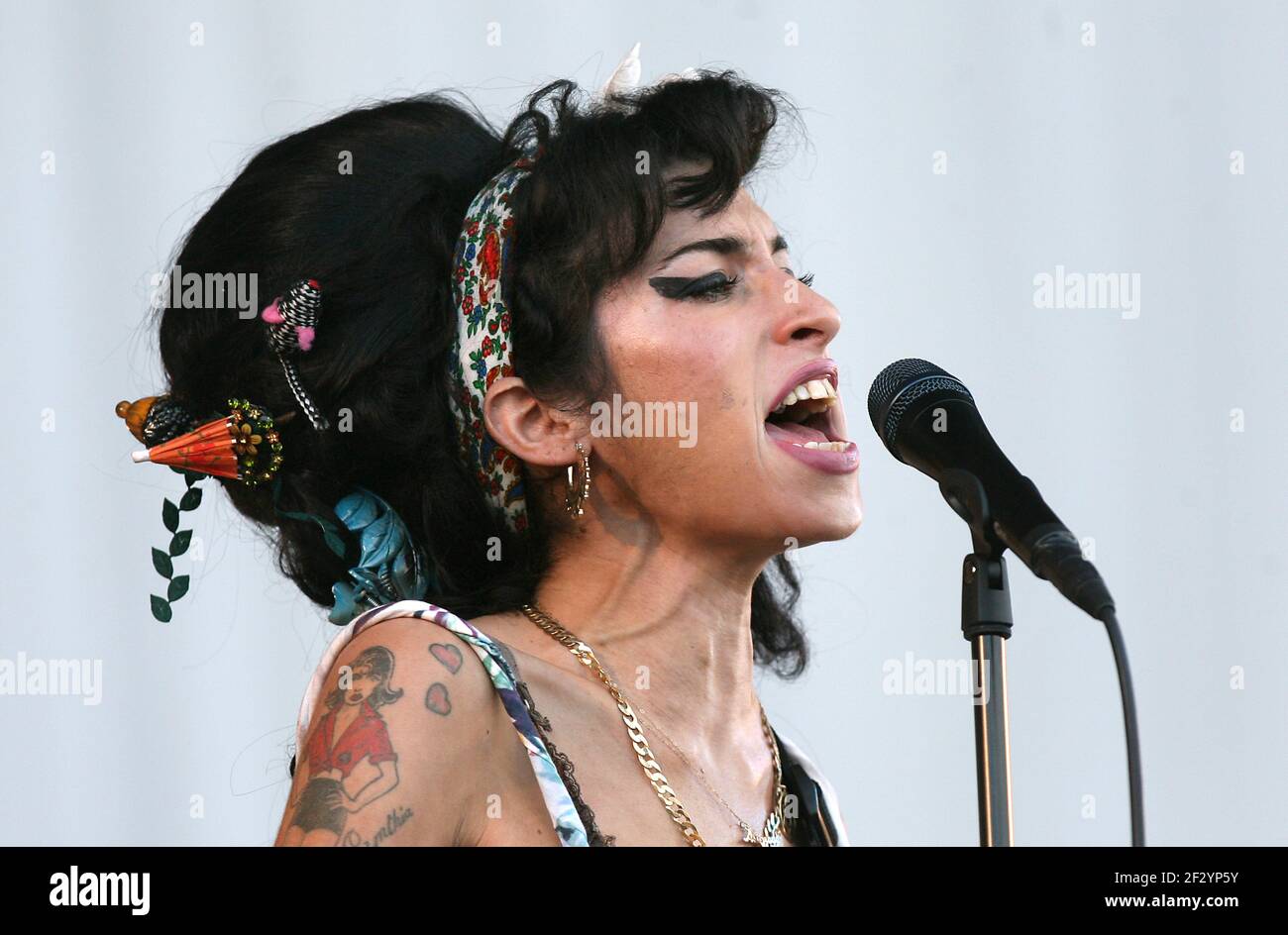 File photo datato 12/07/08 di Amy Winehouse. I Grammy Awards hanno avuto più di una buona parte di sconvolamenti e controversie nel corso degli anni. Foto Stock