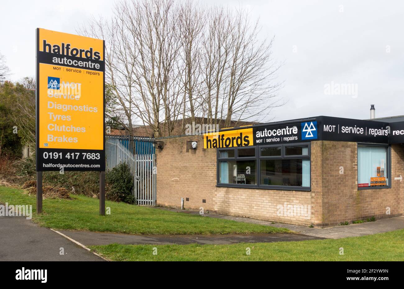 Halfords autocenter a Washington, Inghilterra nord-orientale, Regno Unito Foto Stock