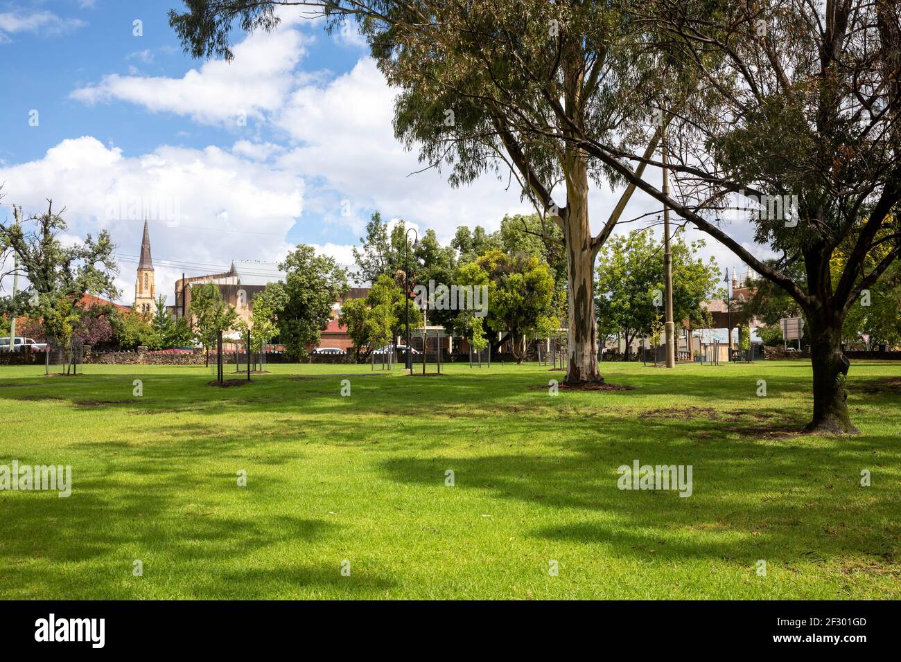 Centro di Mudgee, spazio verde al Lawson Park a Mudgee, New South Wales regionale, Australia, che prende il nome dal poeta australiano Henry lawson Foto Stock