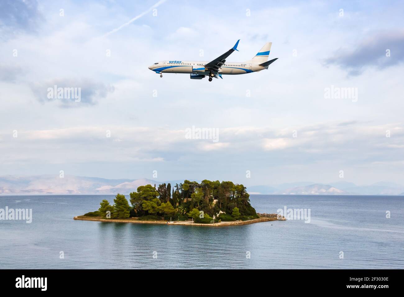 Corfù, Grecia - 19 settembre 2020: Entra in aereo Air Boeing 737-800 all'aeroporto di Corfù (CFU) in Grecia. Boeing è un produttore americano di aeromobili He Foto Stock