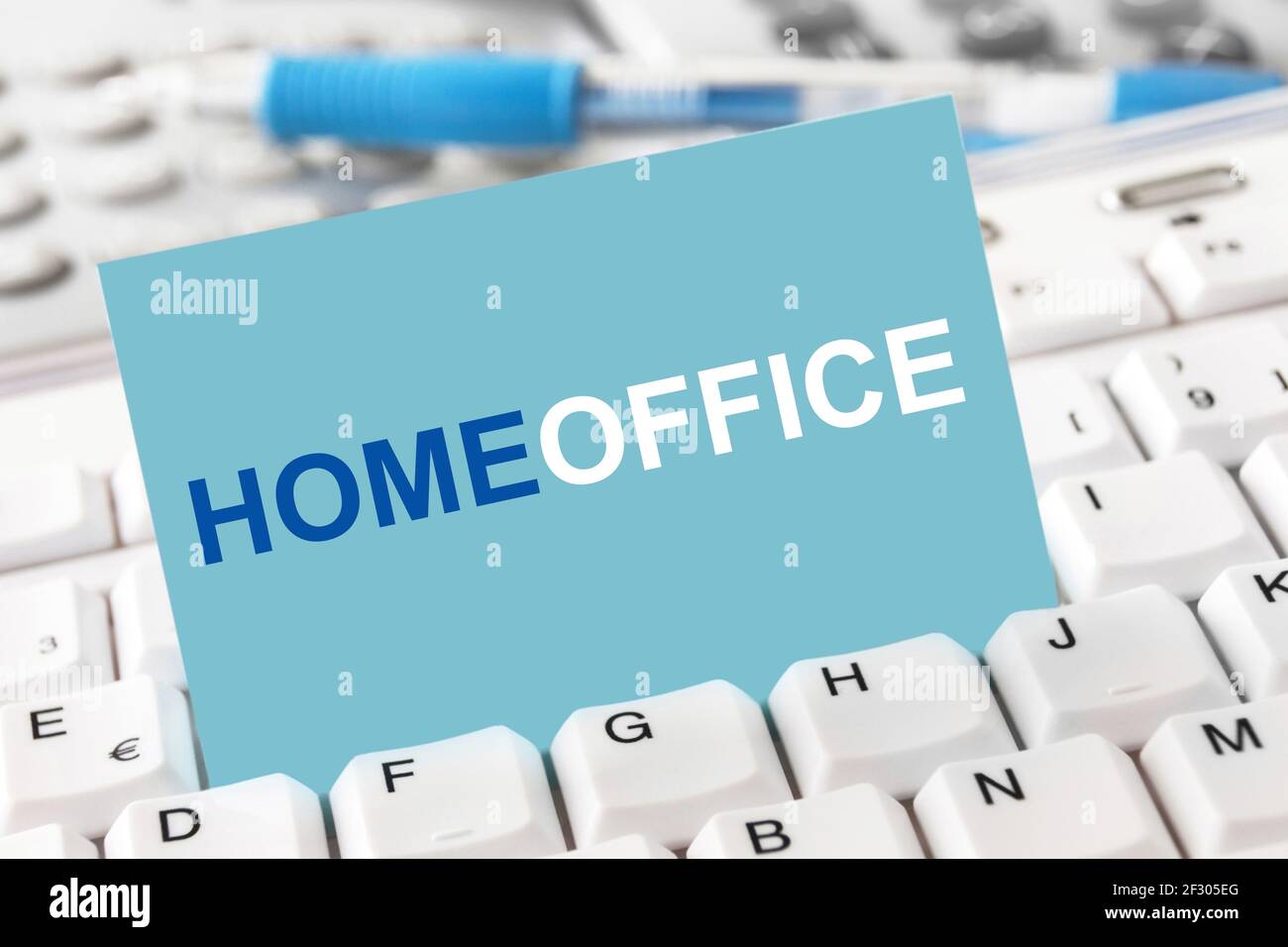 Home Office aziendale e tastiera per PC da vicino Foto Stock