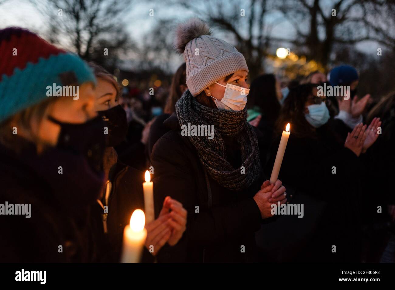 Londra, Regno Unito - 13 marzo 2021: Veglia per piangere Sarah Everard uccidendo e protestando contro la violenza di genere. Foto Stock