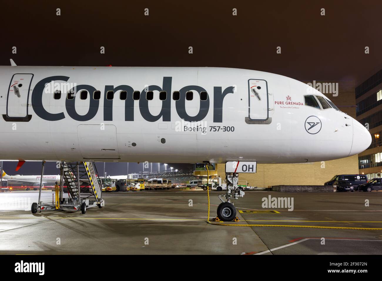 Stoccarda, Germania - 27 novembre 2018: Aereo Condor Boeing 757-300 all'aeroporto di Stoccarda (Str) in Germania. Boeing è un produttore americano di aeromobili Foto Stock