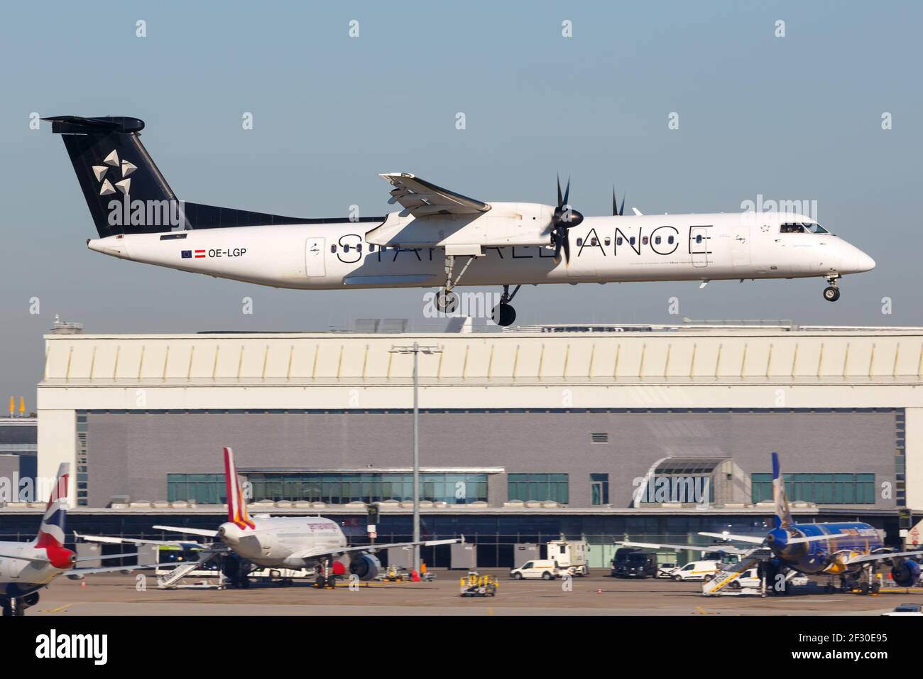 Stoccarda, Germania - 13 ottobre 2018: Austrian Airlines Bombardier DHC-8-400 aereo all'aeroporto di Stoccarda (Str) in Germania. Foto Stock