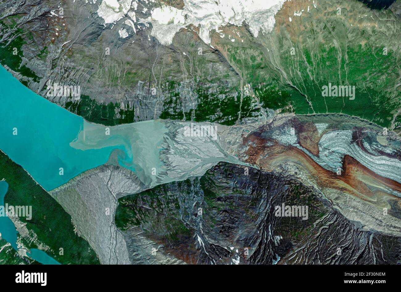 Vista satellitare di un ghiacciaio, Alaska. Stati Uniti. Fusione di ghiaccio. Cambiamento climatico. Natura selvaggia. L'elemento di questa immagine è fornito dalla NASA Foto Stock