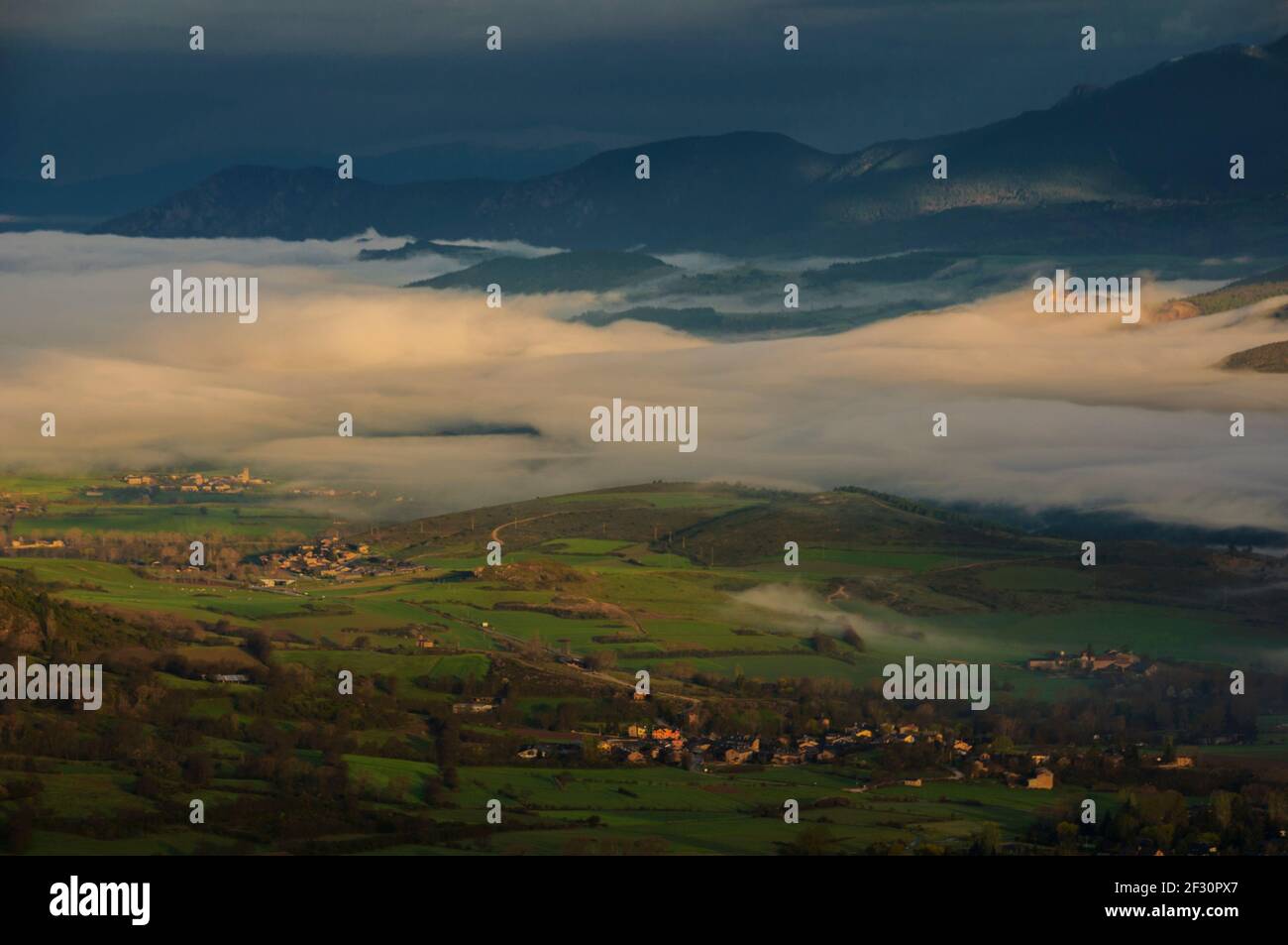 La Cerdanya vista da Masella in primavera (Cerdanya, Catalogna, Spagna, Pirenei) ESP: La Cerdanya vista desde Masella en primavera (Cataluña) Foto Stock