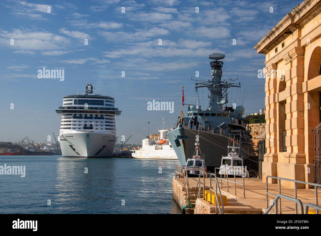 HMS Kent è una fregata di classe duca di tipo 23 della Royal Navy, e la dodicesima nave a portare il nome. Attraccato nel Grand Harbour, la Valletta, Malta. Foto Stock