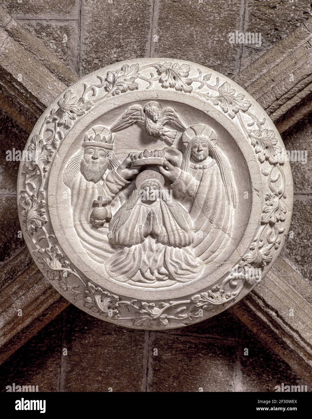 Istly Sardegna Provincia di Sassari - Alghero - Chiesa di San Francesco - medaglione di pietra (gemma) 'incoronazione della vergine' - 16 ° secolo Foto Stock