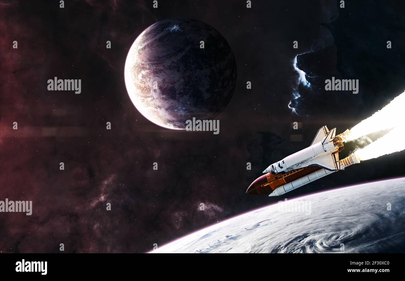 Pianeti nello spazio profondo. Navetta spaziale in orbita Foto Stock