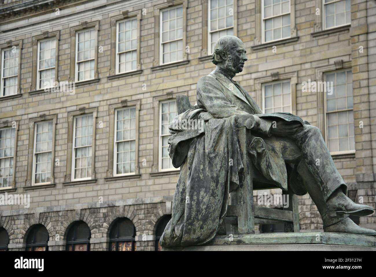 Statua di William Edward Hartpole Lecky sui terreni del Trinity College di Dublino, Irlanda. Foto Stock