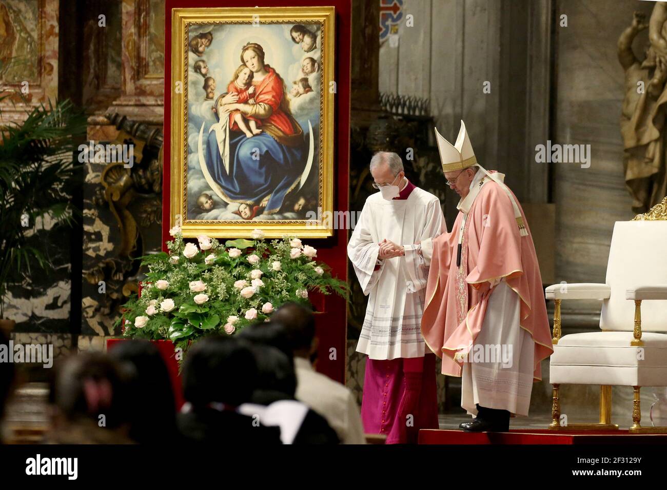 Papa Francesco conduce una Messa in occasione del V Centenario della Chiesa filippina nella Basilica di San Pietro, il 14 marzo 2021 a Città del Vaticano. Brochure Foto su ABACAPRESS.COM Foto Stock