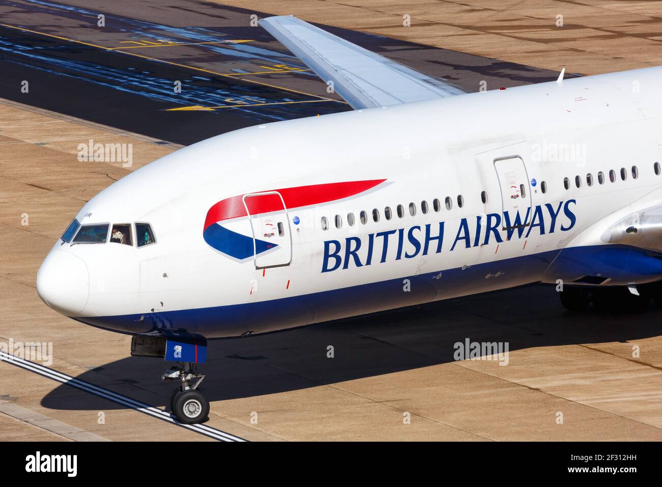 Londra, Regno Unito - 31 luglio 2018: British Airways Boeing 777 aereo all'aeroporto di Gatwick (LGW) nel Regno Unito. Foto Stock