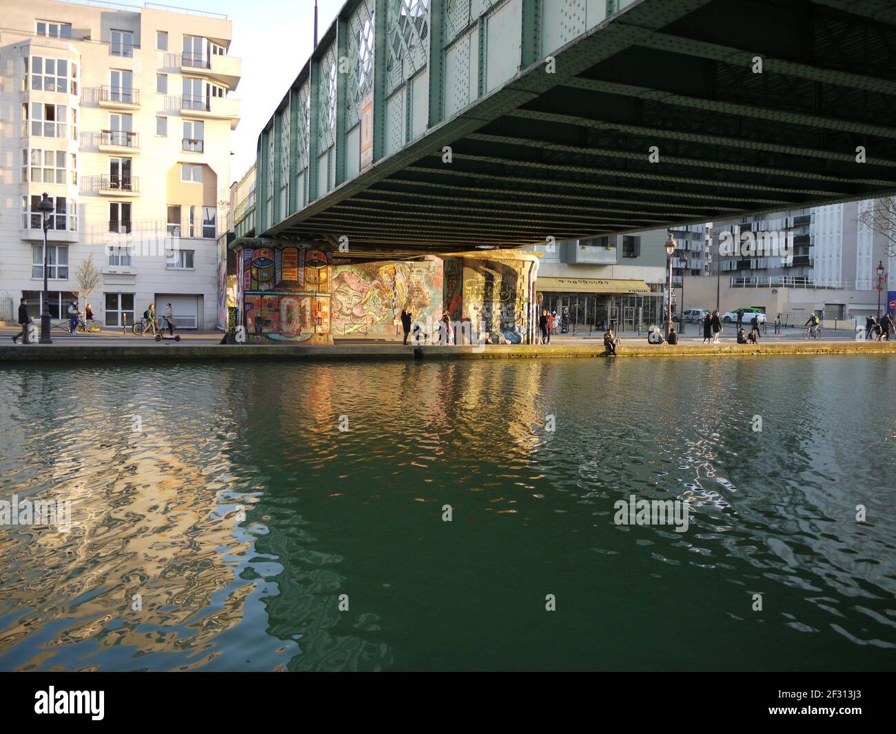 I ponti di Parigi vi permettono di attraversare il canale De l'Ourcq Foto Stock