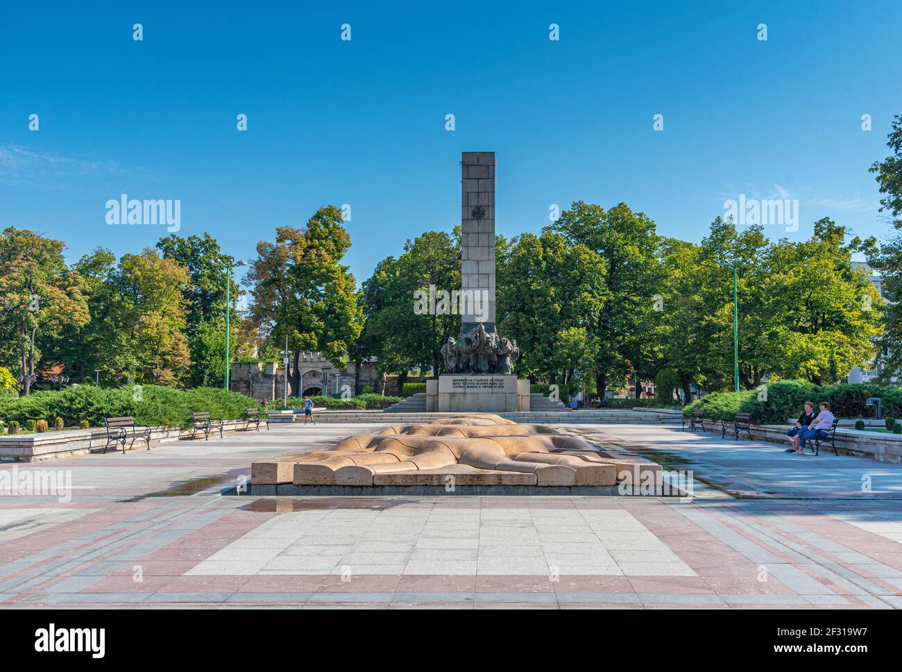 Vidin, Bulgaria, 7 settembre 2020: Vista diurna di una fontana sulla piazza principale della città bulgara Vidin Foto Stock