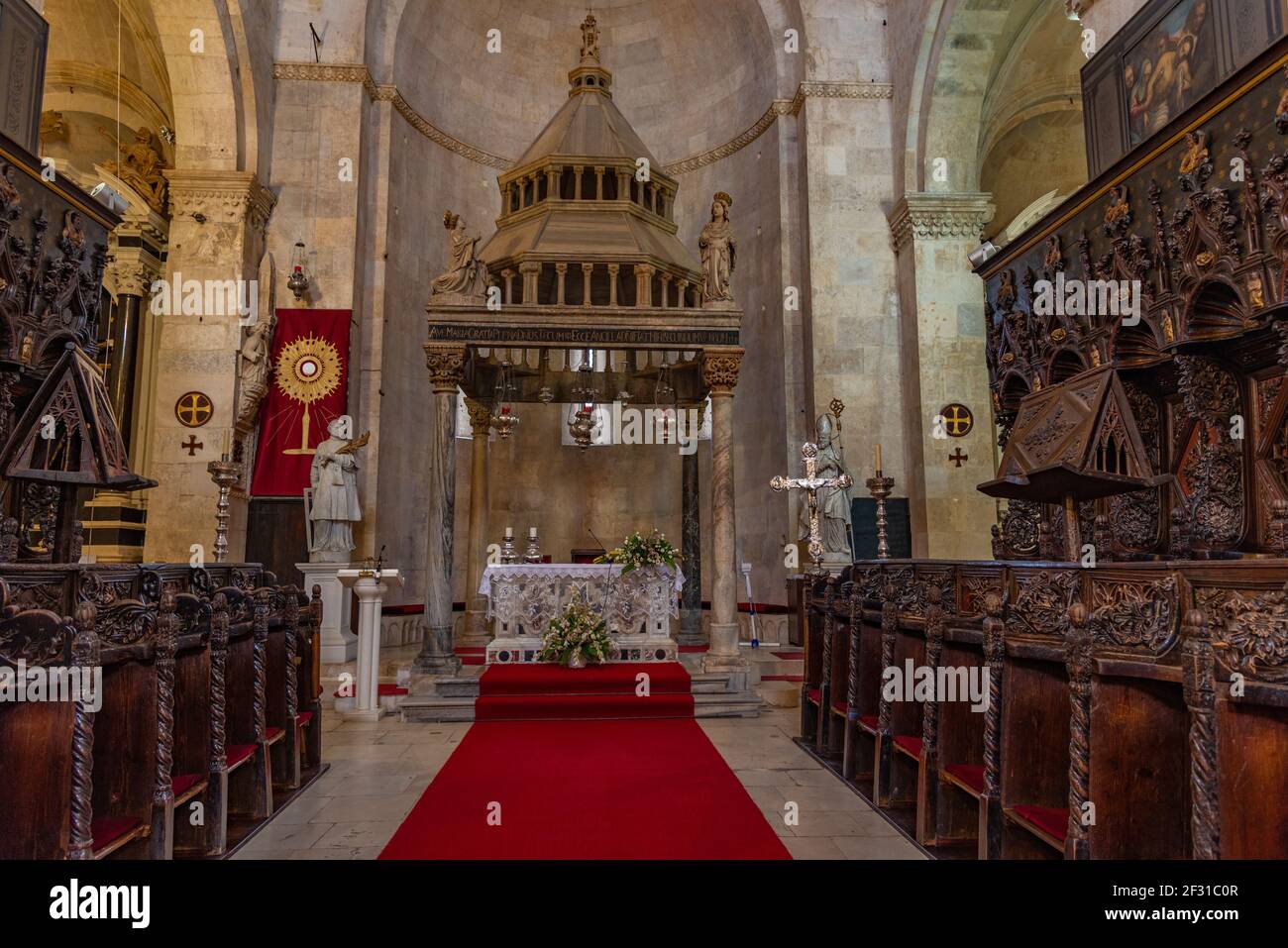 Trogir, Croazia, 23 luglio 2020: Interno della cattedrale di San Lorenzo a Trogir, Croazia Foto Stock