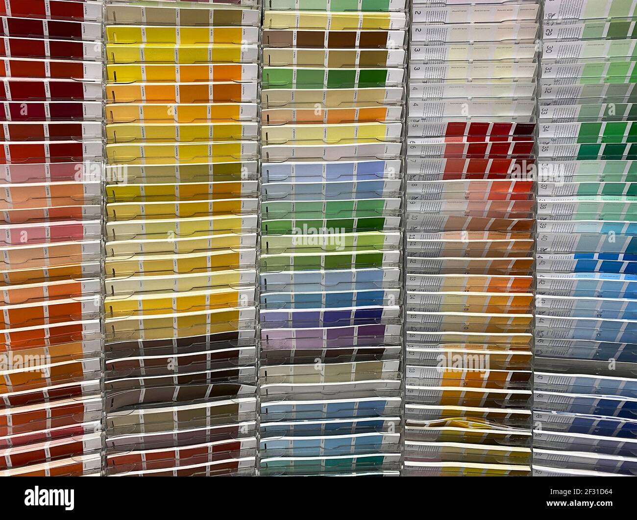 catalogo di carte con una variegata tavolozza, teoria dei colori, combinazioni di colori. Foto Stock