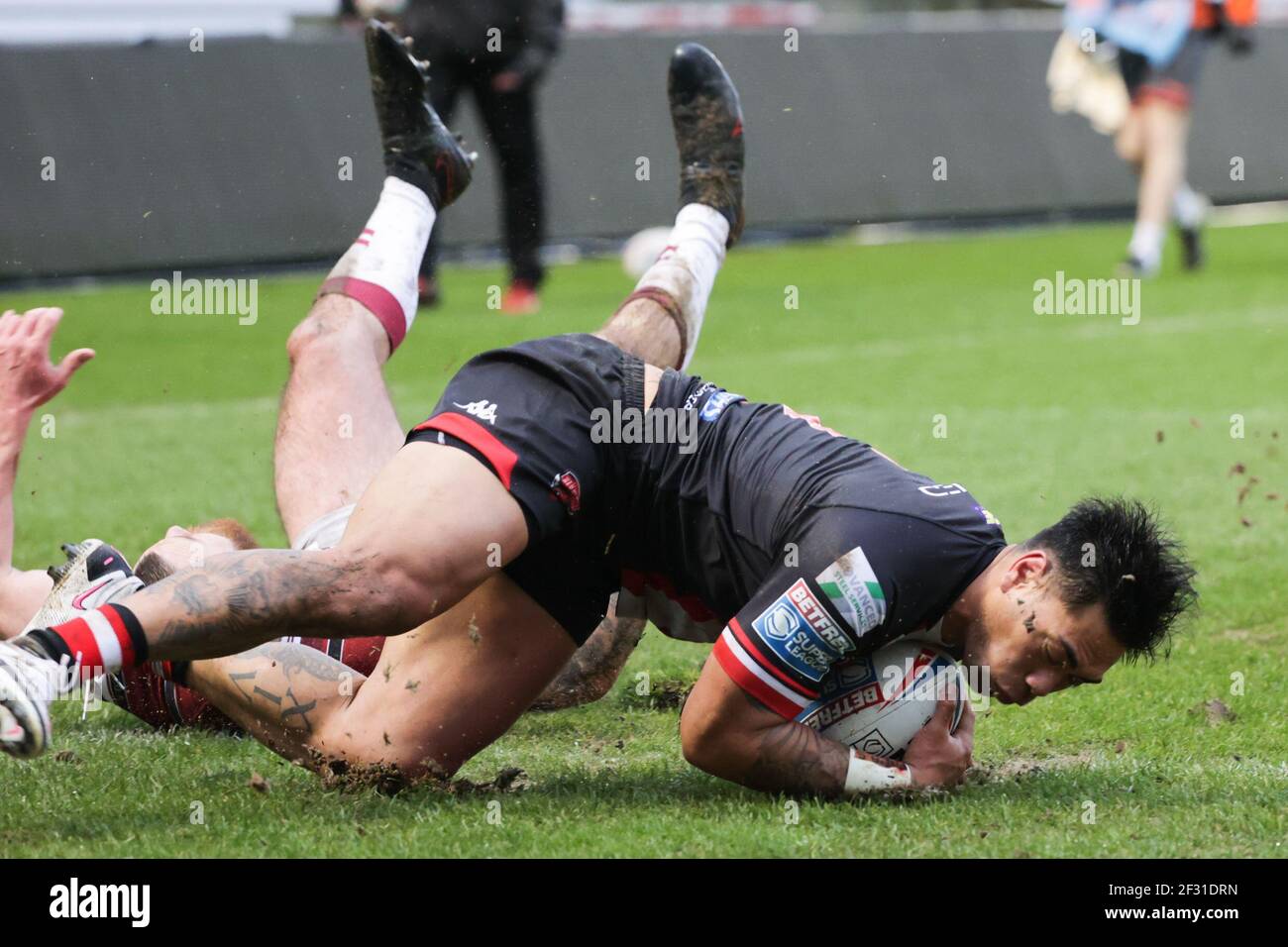 MANCHESTER, REGNO UNITO. MARZO 14. Ken Sio di Salford Red Devils ha fatto la seconda prova della sua squadra durante la partita pre-stagione tra Salford Red Devils e Warriors Wigan all'AJ Bell Stadium di Eccles domenica 14 marzo 2021. (Credit: Pat Scaasi | MI News) Credit: MI News & Sport /Alamy Live News Foto Stock