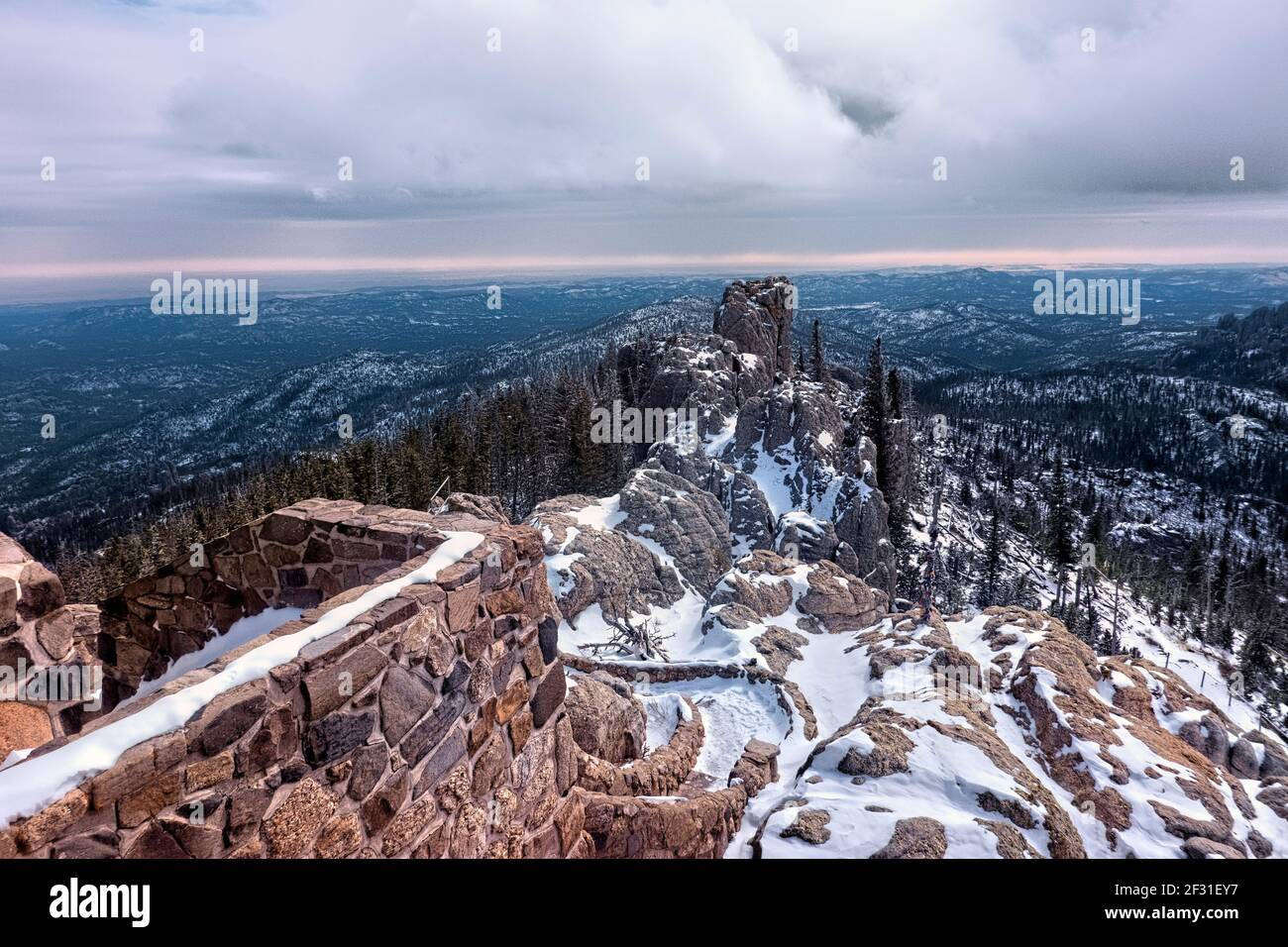 Viiew delle Black Hills dalla cima del Black Elk Peak (Harney Peak), Custer state Park, South Dakota, U.S.A Foto Stock