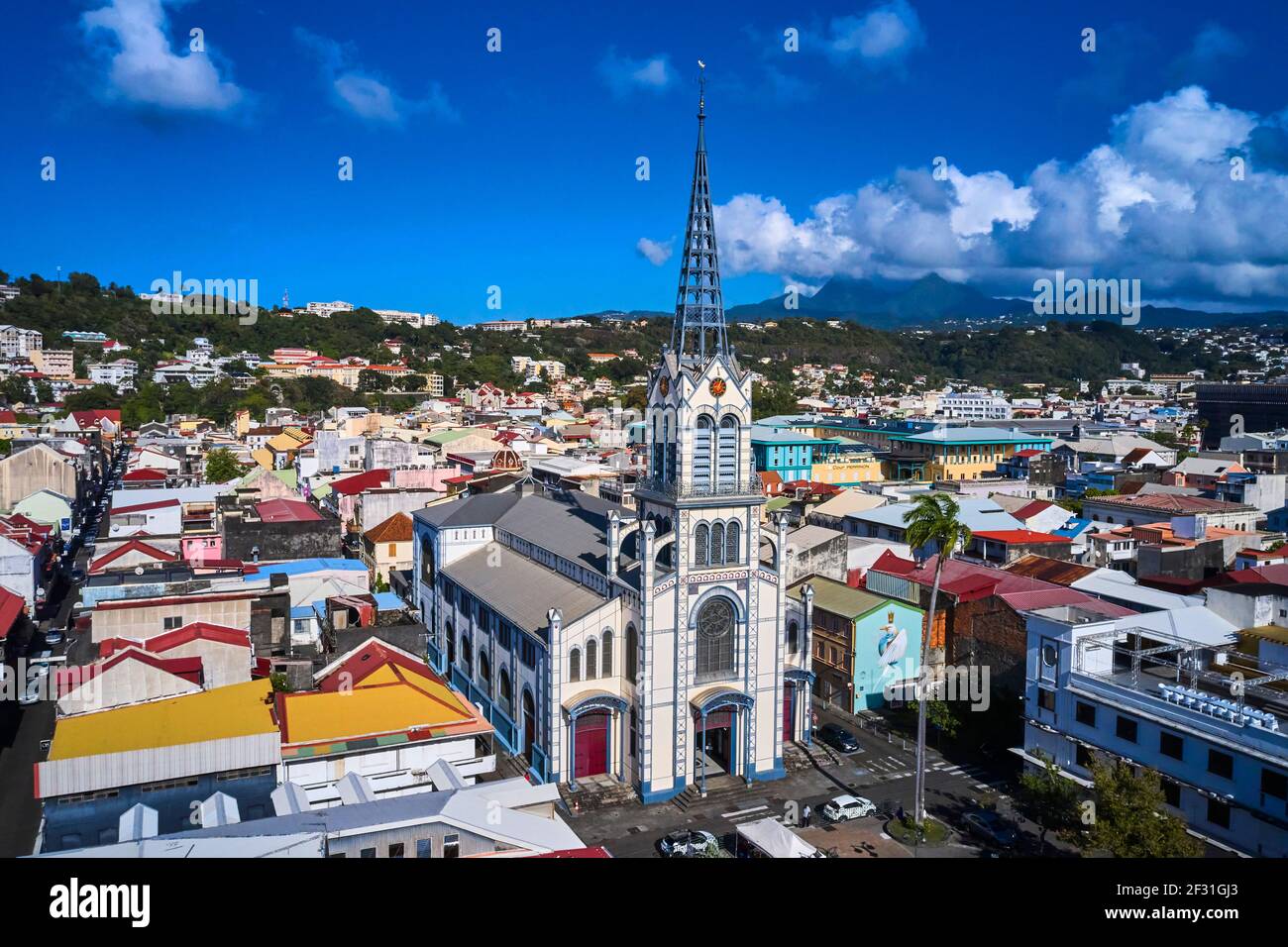 Francia, Indie Occidentali, Martinica, Fort-de-France, paesaggio urbano e cattedrale di Saint-Louis Foto Stock