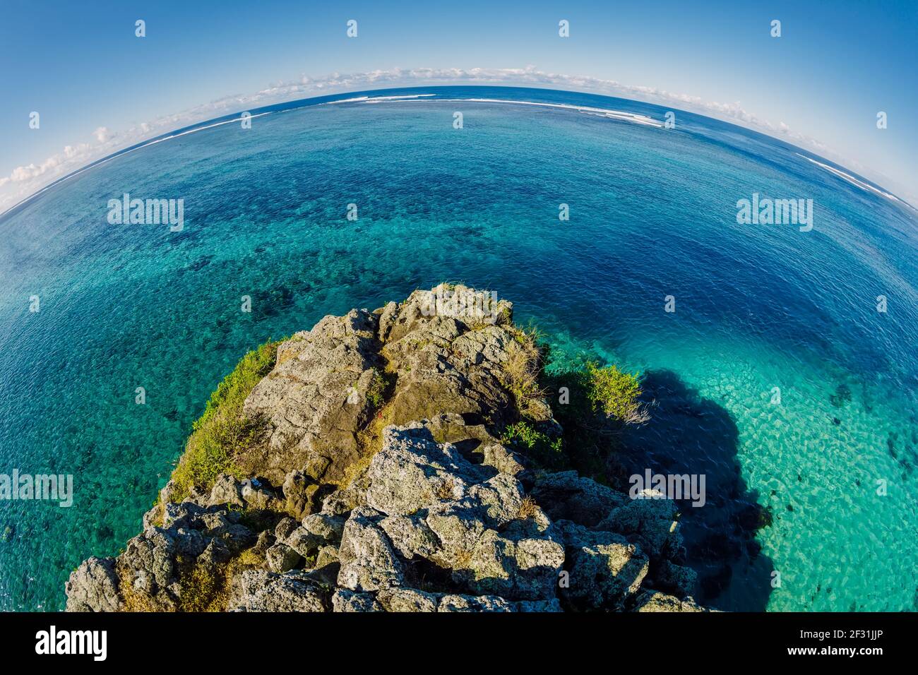 Giornata di sole al punto di Maconde con l'oceano nell'isola di Mauritius. Sparare con occhio di pesce Foto Stock