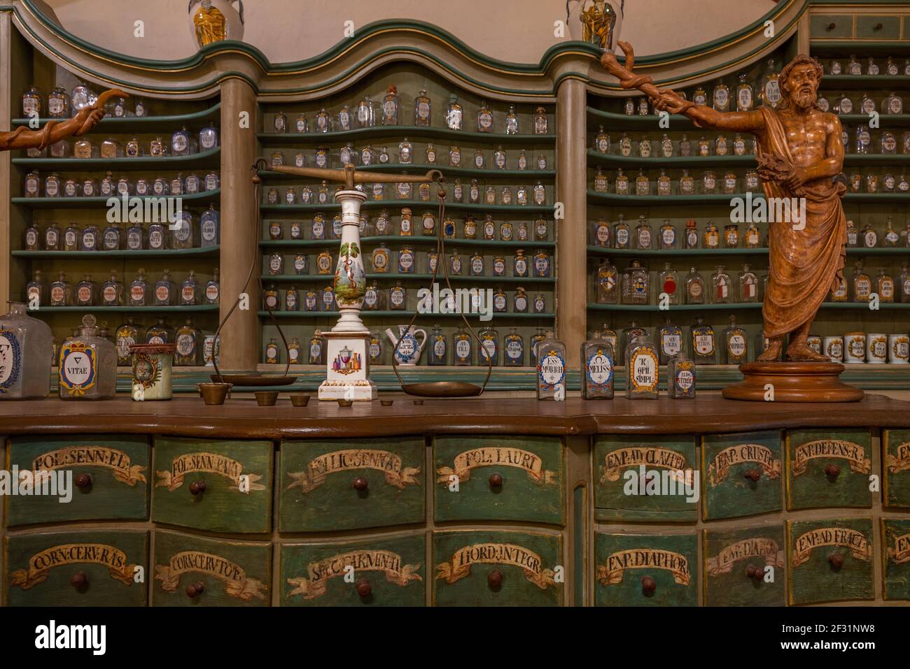 Heidelberg, Germania, 17 settembre 2020: Interno del museo della farmacia presso il palazzo Heidelberg, Germania Foto Stock