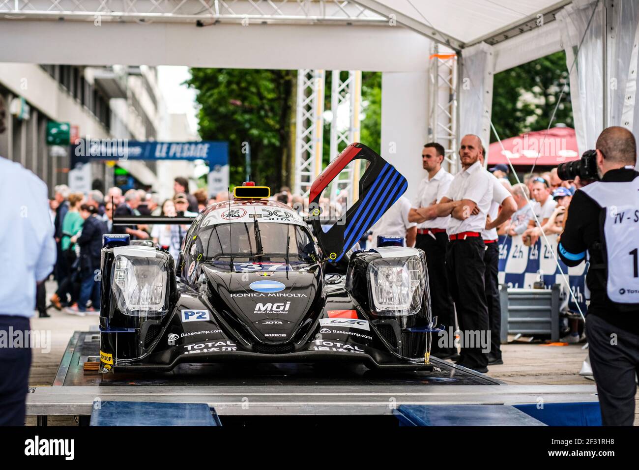 37 HEINEMEIER HANSSON David (DNK), RE Jordan (GBR), TAYLOR Ricky (GBR), Oreca 07 Gibson team Jackie Chan DC Racing, ambience durante le 24 le Mans 2019 ore pesage, dal 9 al 10 giugno sul circuito di le Mans, Francia - Foto Francois Flamand / DPPI Foto Stock