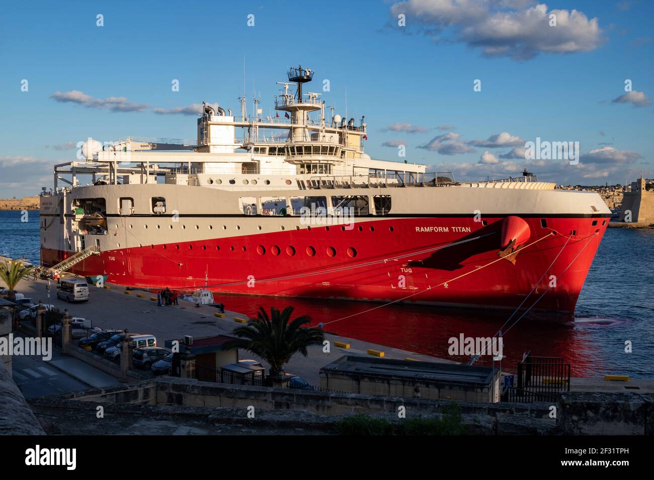PGS Ramform Titan speciale potente nave sismica. Imbarcazione sismica marina. Completamente integrato con la tecnologia GeoStreamer. Foto Stock