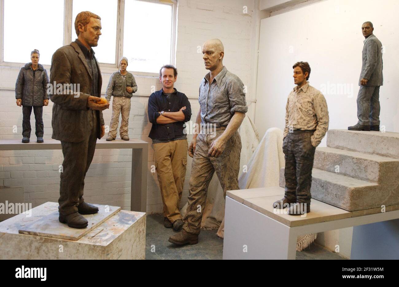 Artista/scultore Sean Henry al suo studio a Westbourne Park, W10.4 novembre 2002 foto Andy Paradise Foto Stock