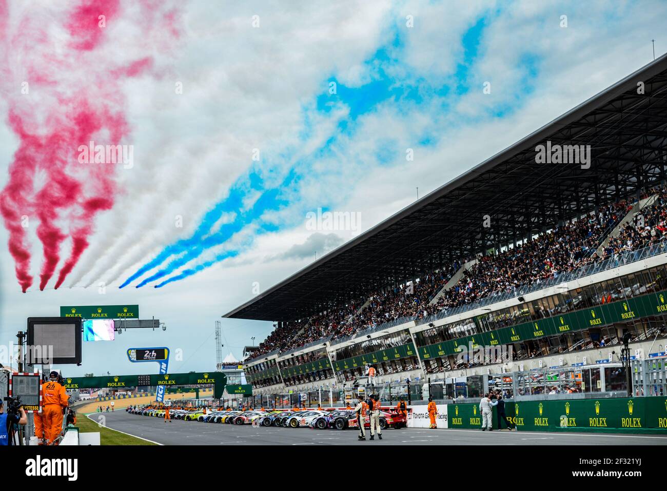Patrouille de France sopra la griglia di partenza de partenza griglia di partenza durante la 24 le Mans 2019 ore di gara, dal 15 al 16 giugno sul circuito di le Mans, Francia - Foto Julien Delfosse / DPPI Foto Stock